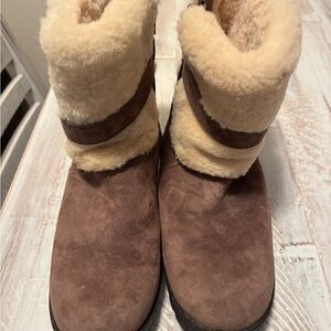 UGG Blayre II model. Boots in excellent condition size 8